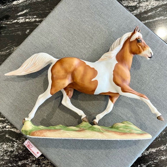 Franklin Mint Misty of Chincoteague Pinto Horse statue by Pamela Du Boulay - Picture 1 of 11